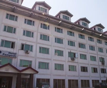 Hotel Pamposh Srīnagar Eksteriør billede