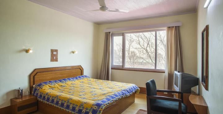 Hotel Pamposh Srīnagar Eksteriør billede