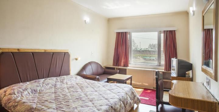 Hotel Pamposh Srīnagar Eksteriør billede