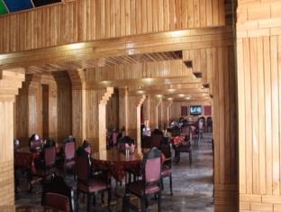 Hotel Pamposh Srīnagar Eksteriør billede